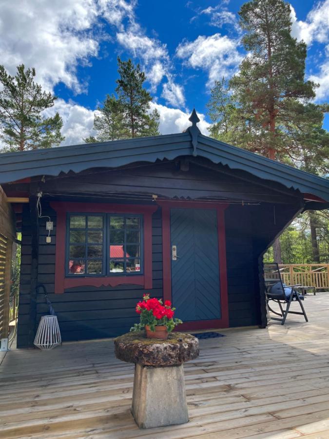 Timber Cottages With Jacuzzi And Sauna Near Lake Vanern Karlstad Esterno foto